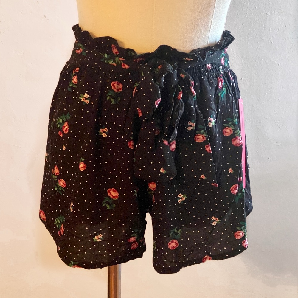 NWT Shosho Rose Print Tie Front Shorts
